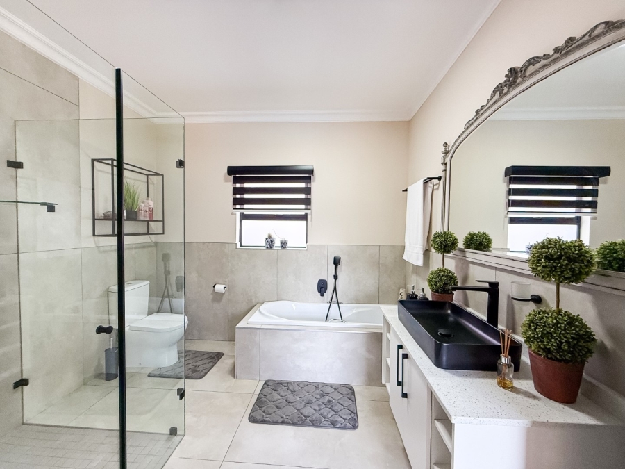 4 Bedroom Property for Sale in Meerhof North West